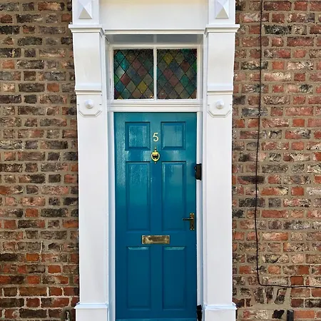 Holiday home Comfy Within Wall, 10 Mins Walk To Centre, Attractions & Railway Station York