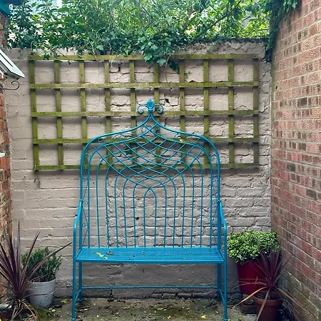 Comfy Within Wall, 10 Mins Walk To Centre, Attractions & Railway Station