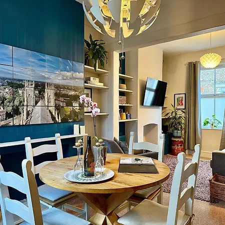 Nyaraló Comfy Within Wall, 10 Mins Walk To Centre, Attractions & Railway Station *