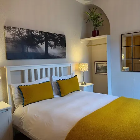 Comfy Within Wall, 10 Mins Walk To Centre, Attractions & Railway Station