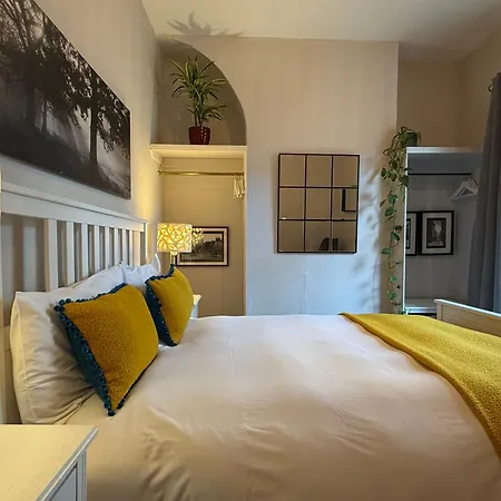 Comfy Within Wall, 10 Mins Walk To Centre, Attractions & Railway Station 펜션