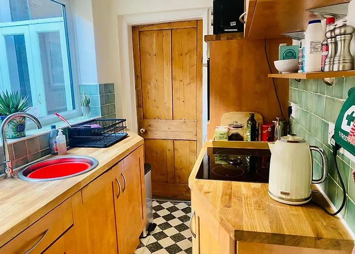 Nyaraló Comfy Within Wall, 10 Mins Walk To Centre, Attractions & Railway Station *