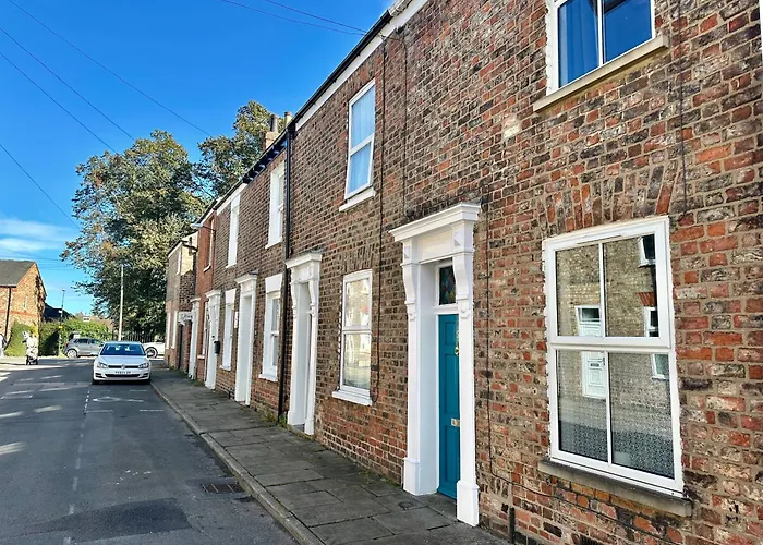 Comfy Within Wall, 10 Mins Walk To Centre, Attractions & Railway Station *