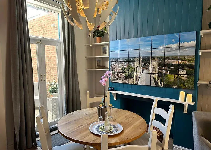 Comfy Within Wall, 10 Mins Walk To Centre, Attractions & Railway Station Nyaraló