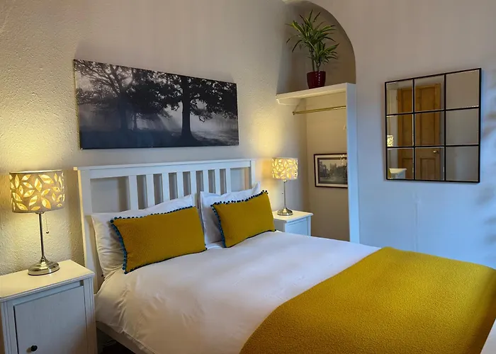 Comfy Within Wall, 10 Mins Walk To Centre, Attractions & Railway Station