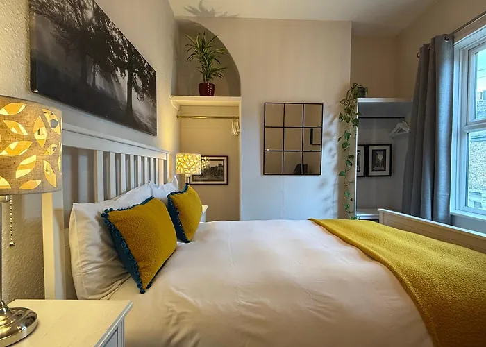 Comfy Within Wall, 10 Mins Walk To Centre, Attractions & Railway Station Nyaraló