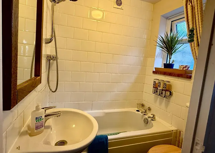 Nyaraló Comfy Within Wall, 10 Mins Walk To Centre, Attractions & Railway Station *