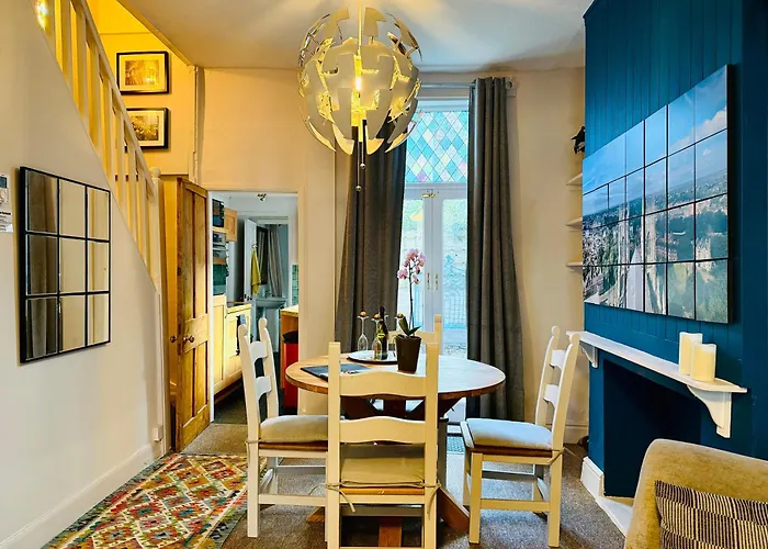 Comfy Within Wall, 10 Mins Walk To Centre, Attractions & Railway Station *