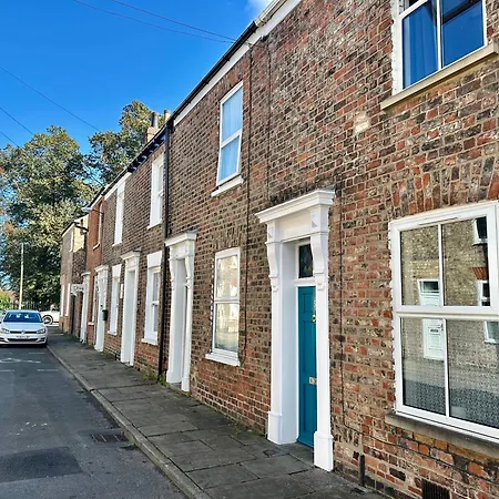 Comfy Within Wall, 10 Mins Walk To Centre, Attractions & Railway Station *