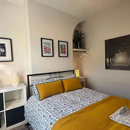 Comfy Within Wall, 10 Mins Walk To Centre, Attractions & Railway Station *