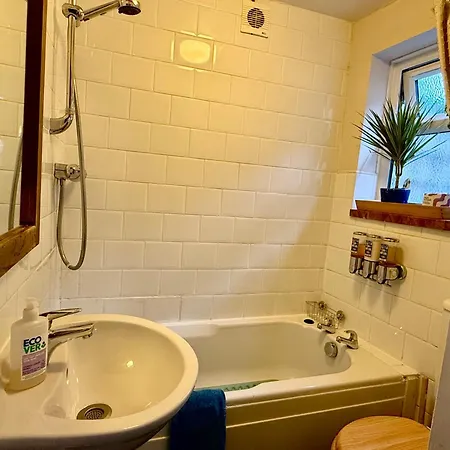 Semesterbostad Comfy Within Wall, 10 Mins Walk To Centre, Attractions & Railway Station *